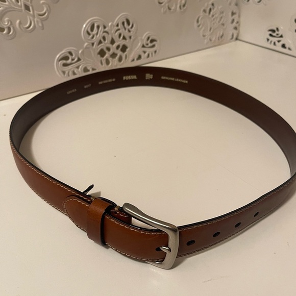 Fossil large-size leather belt in great new condition - Picture 1 of 8